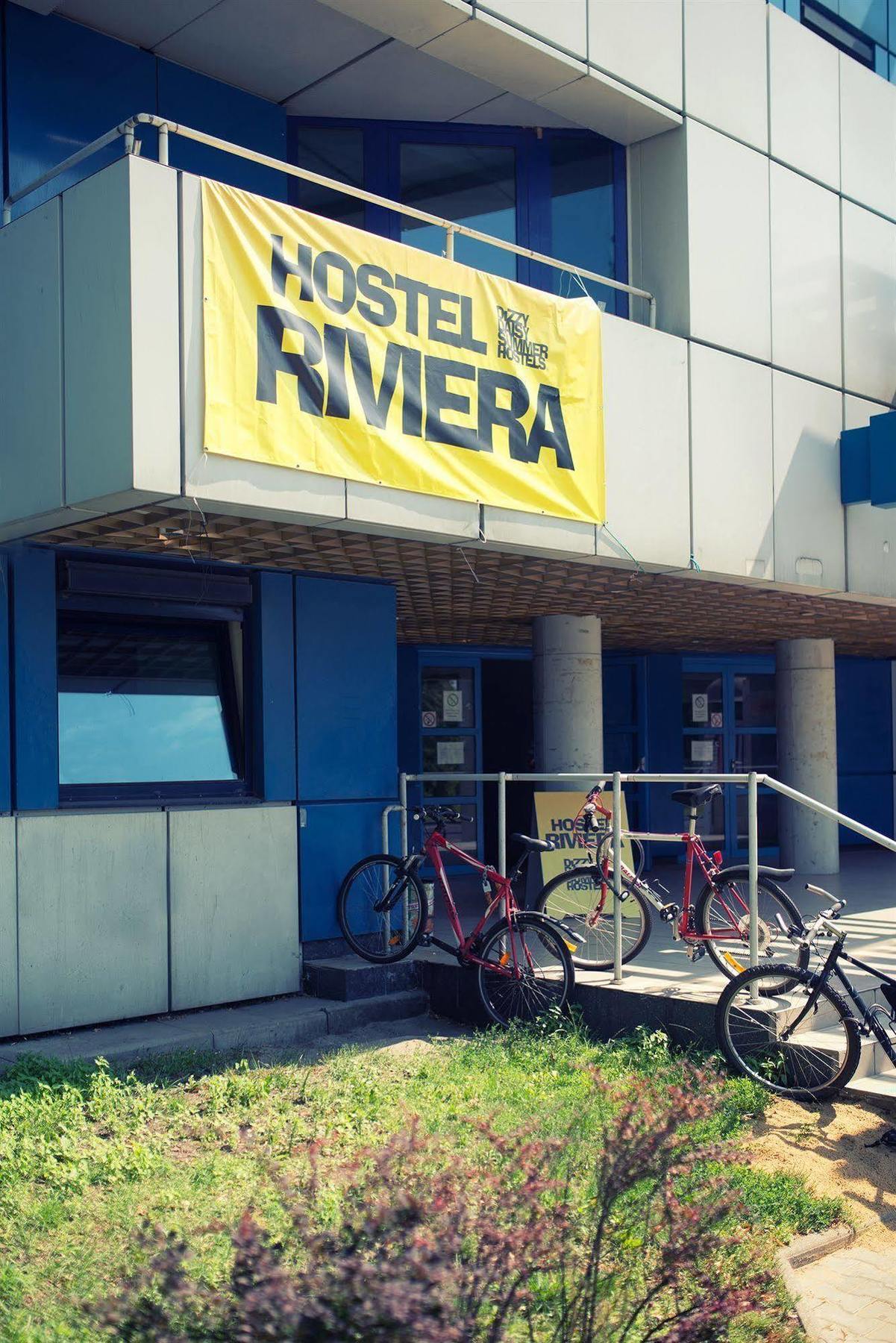 Hostel Dizzy Daisy Riviera